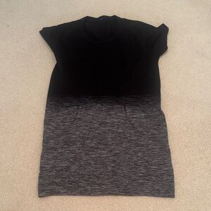 lululemon athletica Black and Gray Short-Sleeve Knit Top